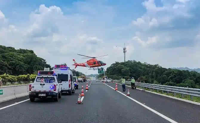 雨湖区高速公路汽车救援案例